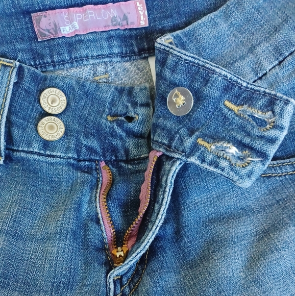 PRE-LOVED TOO SUPERLOW FLARE 524 LEVI'S 7M 99% COTTON/1% SPANDEX 5-POCKET - Picture 6 of 12